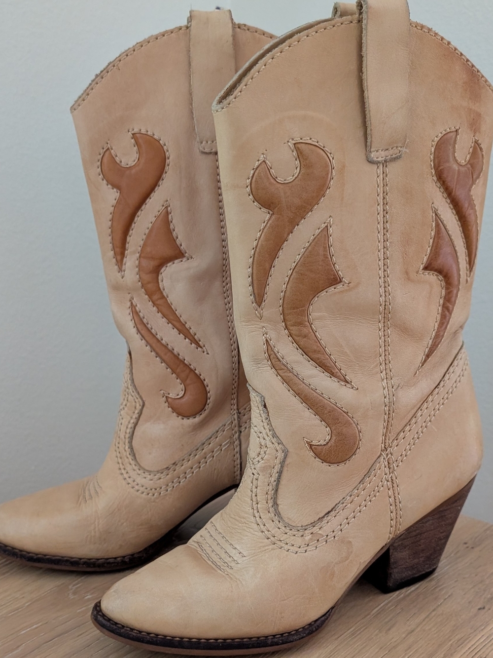 Vintage Authentic Leather Embroidered Western Cowboy Boots In Beige - Size 7